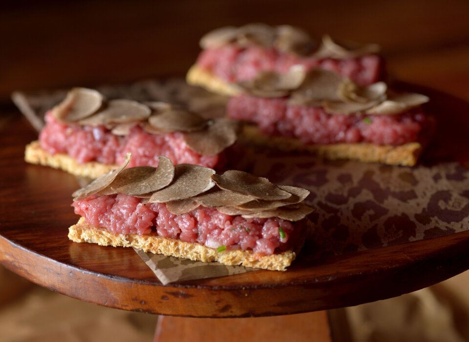 Canapés de tartar de carne com Trufas de Sapucay