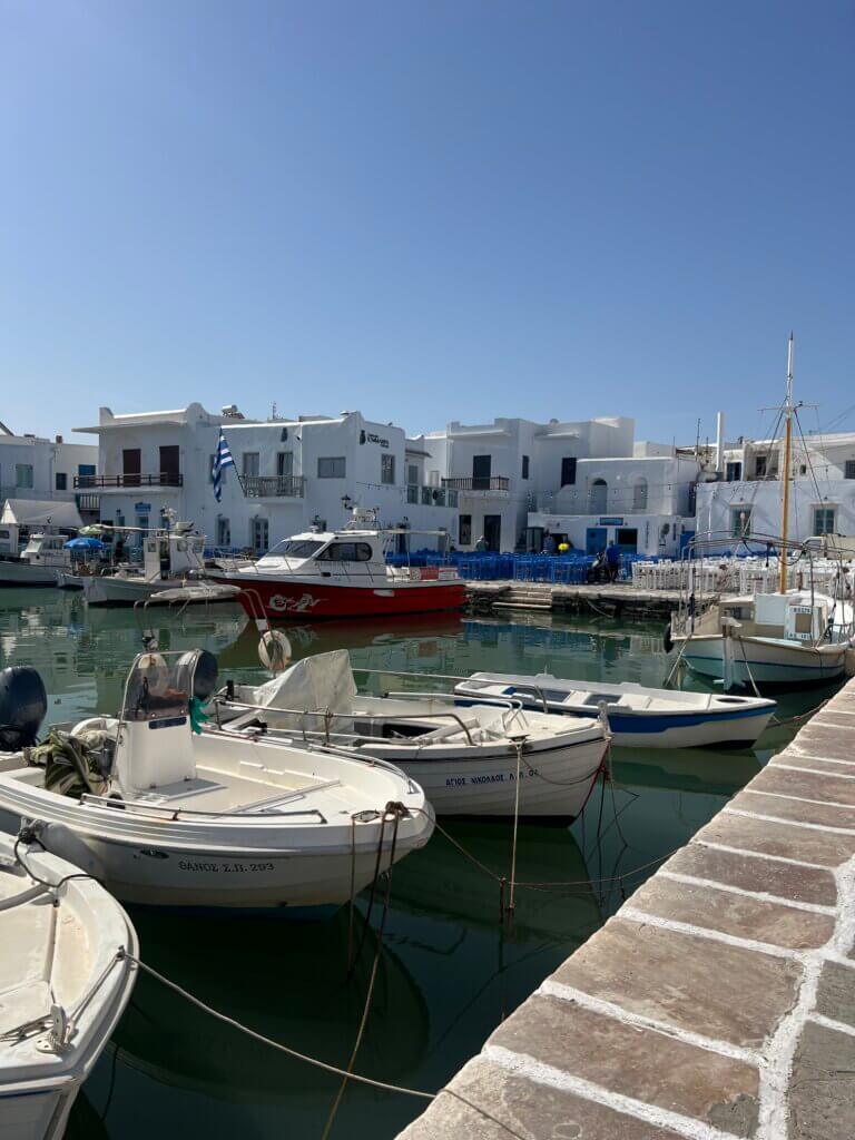 Porto de Naoussa, clássica vila de pescadores de Paros. Foto: Fernanda Antônia Bernardes
