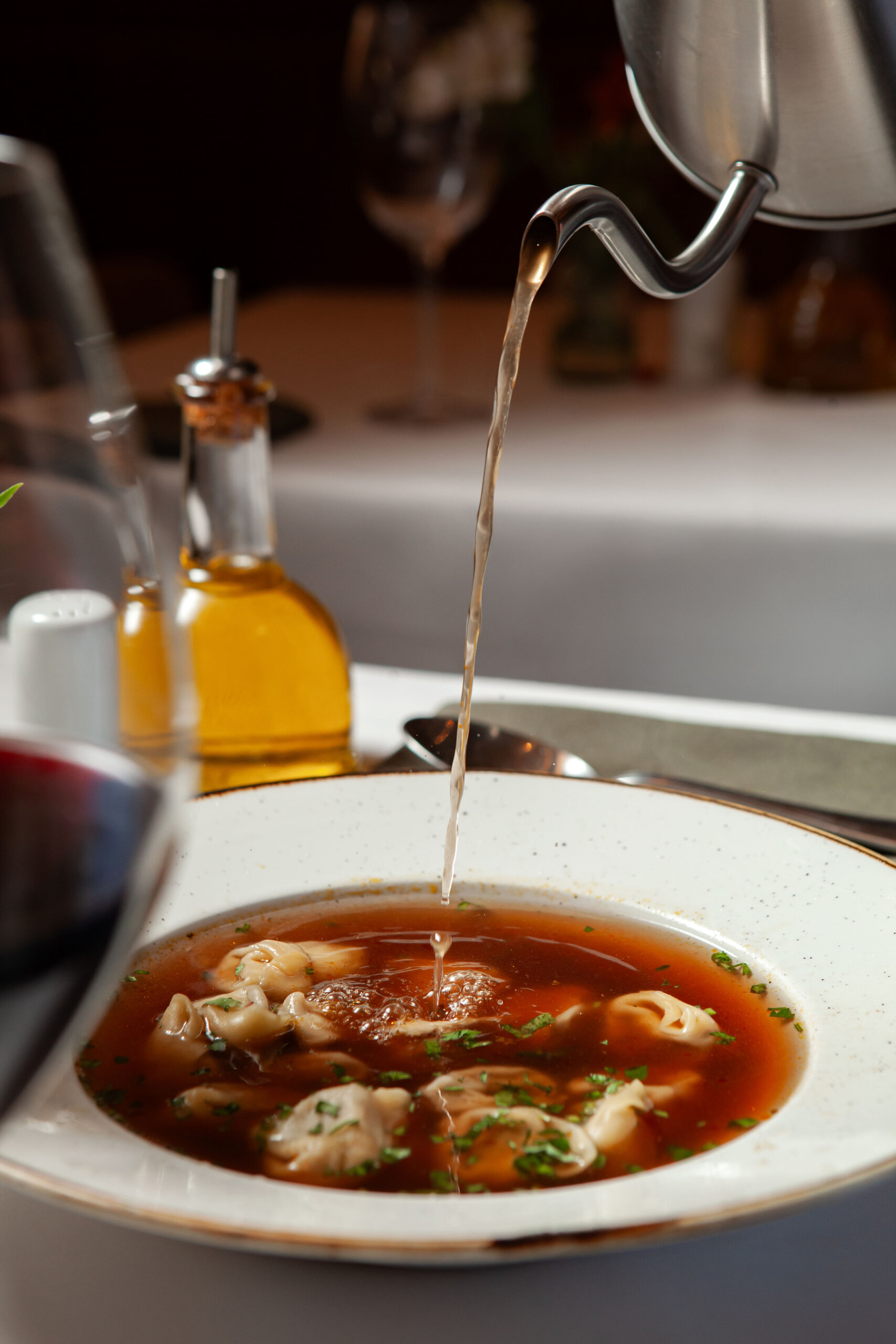 Capeletti in Brodo com caldo de carne