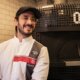 Imagem com o pizzaiolo Matheus Ramos